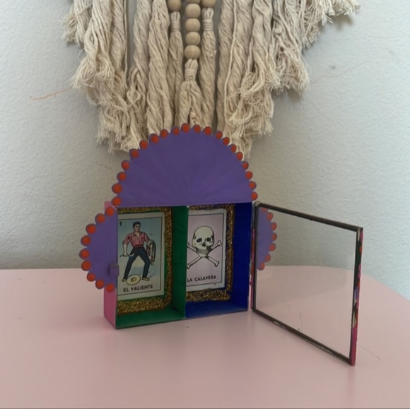 Handmade Mexican Handpainted Nicho with Lotteria Cards - Picture 3 of 4